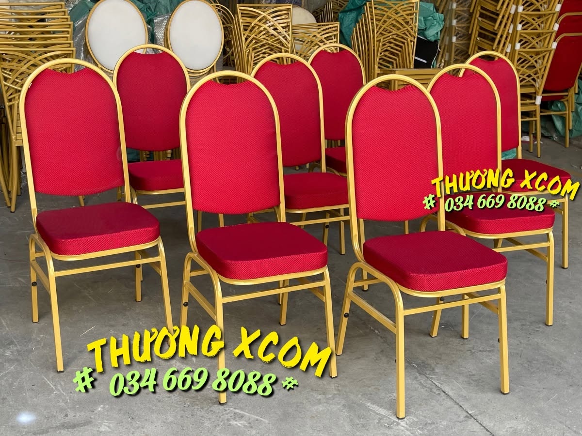 Dãy ghế Banquet khung vàng nệm đỏ tại kho Xcom
