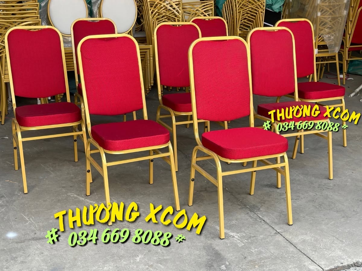 Nhiều ghế Banquet nệm đỏ khung vàng sẵn kho