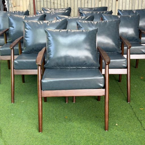 Sofa đơn Cigar gỗ cao su bọc simili | Xcom.vn Mặt trước Sofa Cigar với khung gỗ cao su và nệm xanh xám