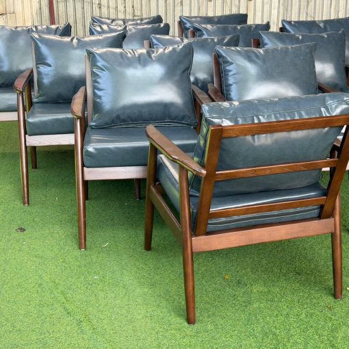 Sofa đơn Cigar gỗ cao su bọc simili | Xcom.vn Mặt sau Sofa Cigar với khung lưng gỗ và gối tựa rời