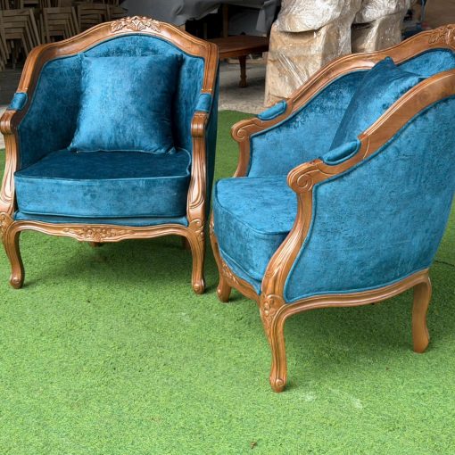 Mặt sau Sofa Louis bọc vải nhung màu xanh