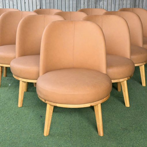 Sofa Velvet khung gỗ bọc simili màu nâu | Xcom.vn Bề mặt simili giả da công nghiệp trên Sofa Velvet